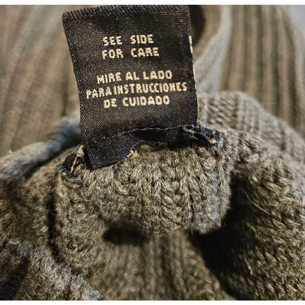 Boys The Children's Place Sweater Size S (5/6) Gray
